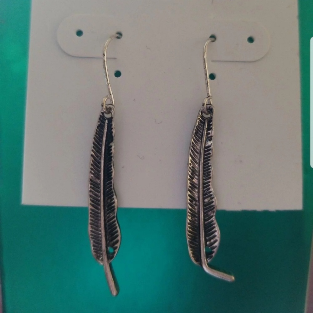 Pure Expressions  Feather earrings